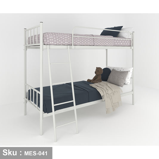 سرير بدورين معدني أبيض