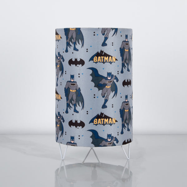 أباجورة مودرن WDD-020 – تصميم فاخر من شاسيه حديد وطبقة فاكيوم مقاومة للحرارة مع قماش مطبوع أنيق