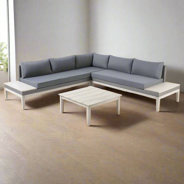 Triple corner of red beech and rattan wood, enough for 5 people
