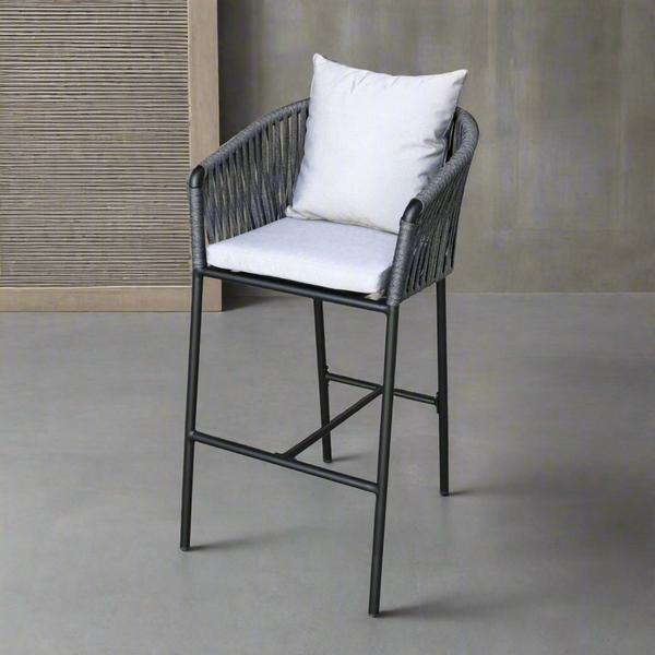 كرسي مطاعم وكافيهات من الحديد المشدود بأحبال رمادية غامقة مع قماش ووتر بروف رمادي فاتح مقاوم للعوامل الجوية